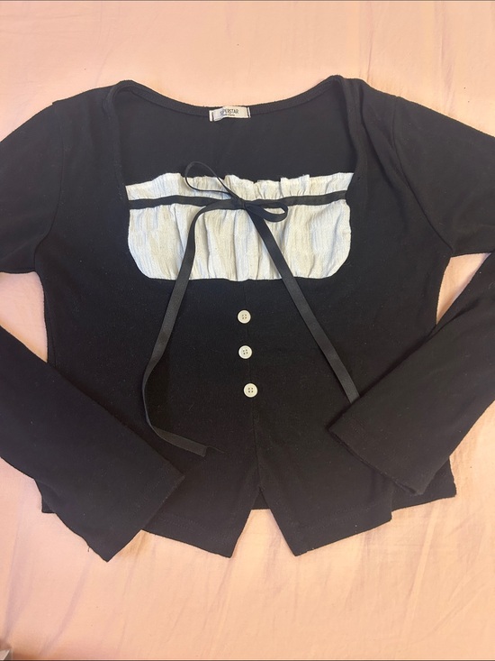 Tops - Small coquette Korean black and white Henley with layered ruching and ribbon